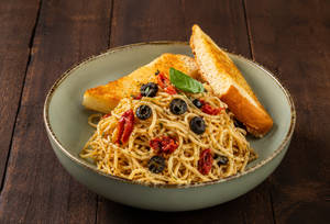 Aglio E Olio Peperoncino Pasta