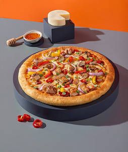 Hot Honey Chicken Pan Pizza