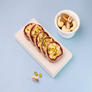 KAJU PISTA CAKE