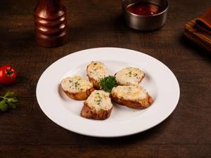 Chicken and Cheese Bruschetta [5 Pieces]