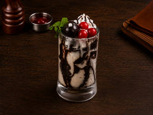 CHOCOLATE MUD - CAKE SUNDAE