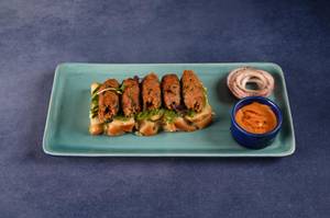 Mutton Kebab And Hummus Flatbread