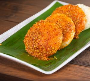 Ghee podi idli [5 pieces] with fish curry