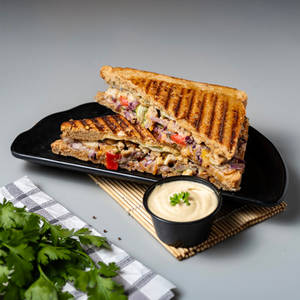 Roasted Veggies & Chicken Hummus Multigrain Sandwich