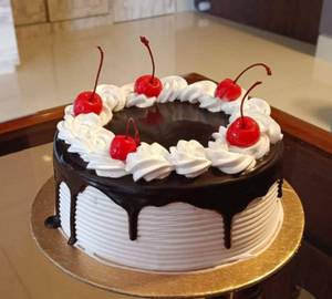 Black Forest Cake (1/2 Kg)