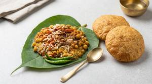 Chole Special Patta Wale With 2 Kachori