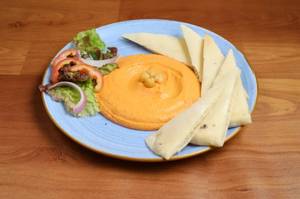Spicy Roasted Red Pepper Hummus