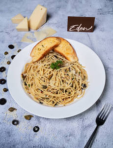 Spaghetti Aglio E Olio Pepperoncino