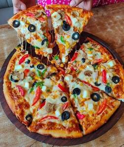 Veggie  cheese pizza