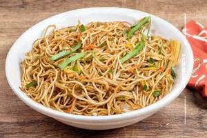 Egg Hakka Noodles