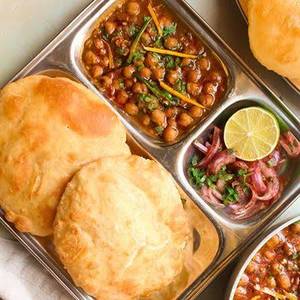 Chole Bhature - 2 Pcs