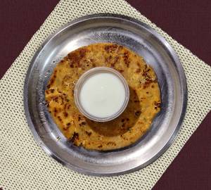 Paneer pyaaz mix Paratha (1pec) with dahi
