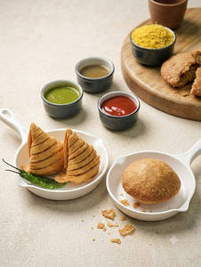 Jali Samosa And Onion Kachori Combo