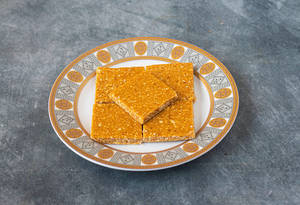 Crush Peanut Chikki (250 Gms)