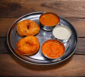 Vada With Sambar Chutney