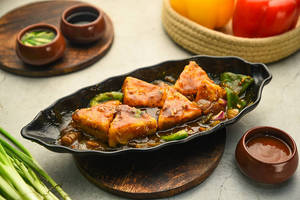 Chilli Paneer [Dry, 8 Pieces]