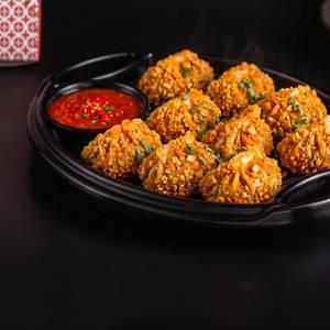 Veg Kurkure Momos (8 Pcs)