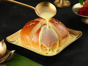 Pal Bun With Badam Milk