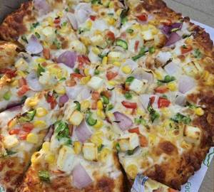 Corn paneer pizza