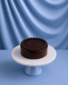 Luna's Eggless Chocolate Truffles Cake (500g).