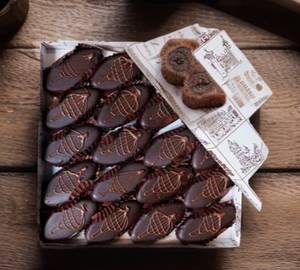 12 Chocolate Boat With Large Travel Pastry Box