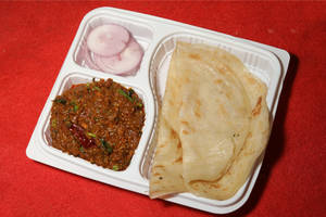 2 Pieces Parotta + Chicken Chettinad
