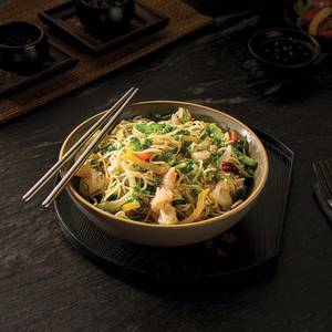 Classic Hakka Noodles Shrimps
