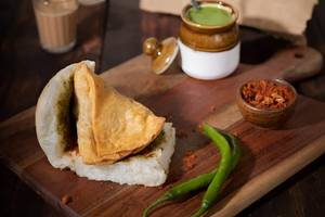 Aamchi Mumbai Samosa Pav