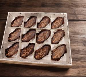 12 Pcs Eggless Chocolate Boat + Large Travel Pastry Box 
