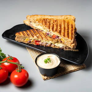 Roasted Veggies Hummus Multigrain Sandwich