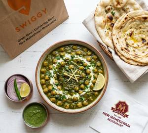 Chole With Green Gravy