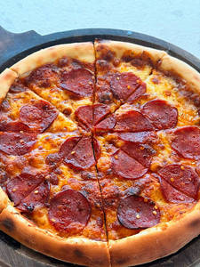 Chicken Pepperoni & Honey Drizzle Pizza ("9")