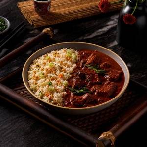 Burnt Garlic Rice With Rendang Curry Chicken