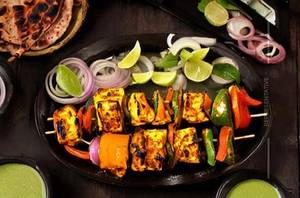 Veg Paneer Hariyali Tikka