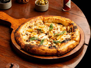 Mushroom With Truffle Oil Pizza