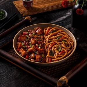 Shanghai Udon Noodles With Kung Pao Paneer