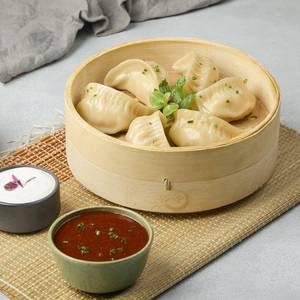 Steamed Chicken Momos with Momo Chutney - 6 Pc