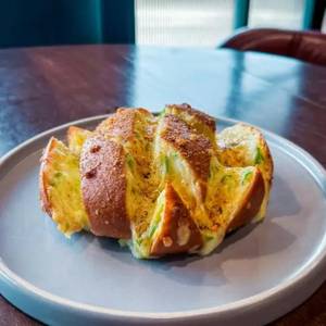 Pull Apart Garlic Bread With Chilly Cheese (5 Inch)