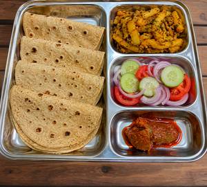 Roti Bhujiya Thali