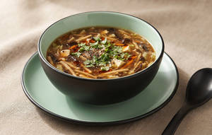 Galliyon Ka Hot & Sour