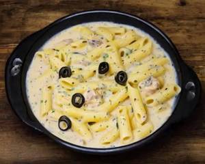 Pasta in Alfredo Sauce