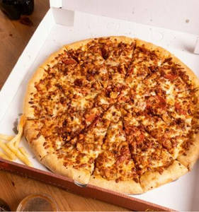 Chicken Deluxe Pizza