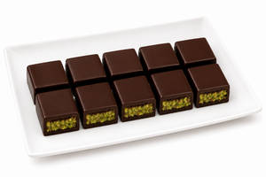 Signature Dark Kunafa Pistachio Bar