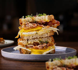 Fried Eggs, Bacon, & Caramelised Onion