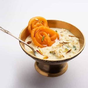 Jalebi [100 g] With Rabri [80 g]