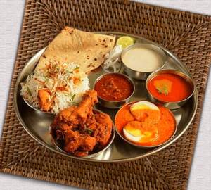 Non veg thali (2psc chicken Punjabi gravy + 3roti +100g rice+ 1egg bhujiya+salad