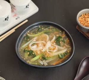 Veg Noodle Soup With Burnt Garlic