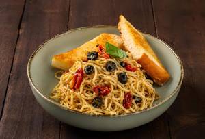 Aglio E Olio Peperoncino Pasta