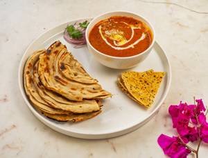 Dal Makhani With Laccha Paratha