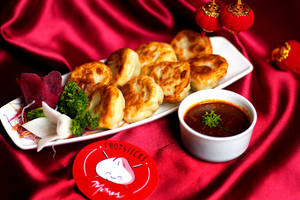 Chicken Pan Fried Momos With Schezwan Sauce (8 Pcs)